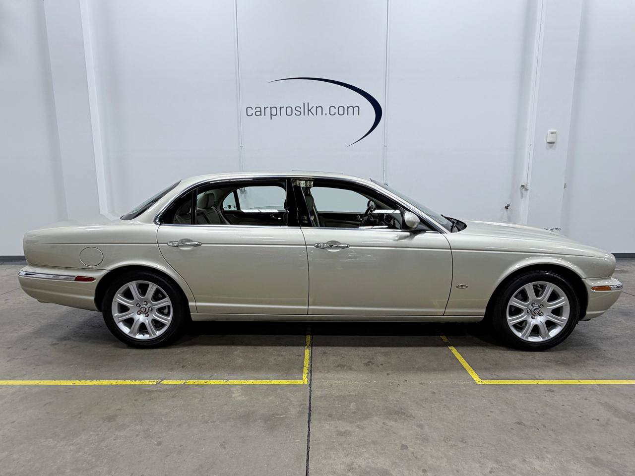 Used 2006 Jaguar XJ8 RWD image 8