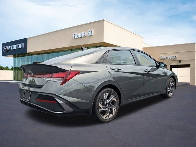 Used 2025 Hyundai Elantra Sport FWD image 4
