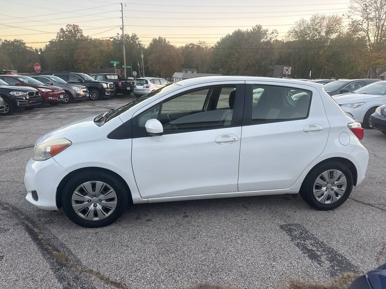 Used 2012 Toyota Yaris L FWD image 5