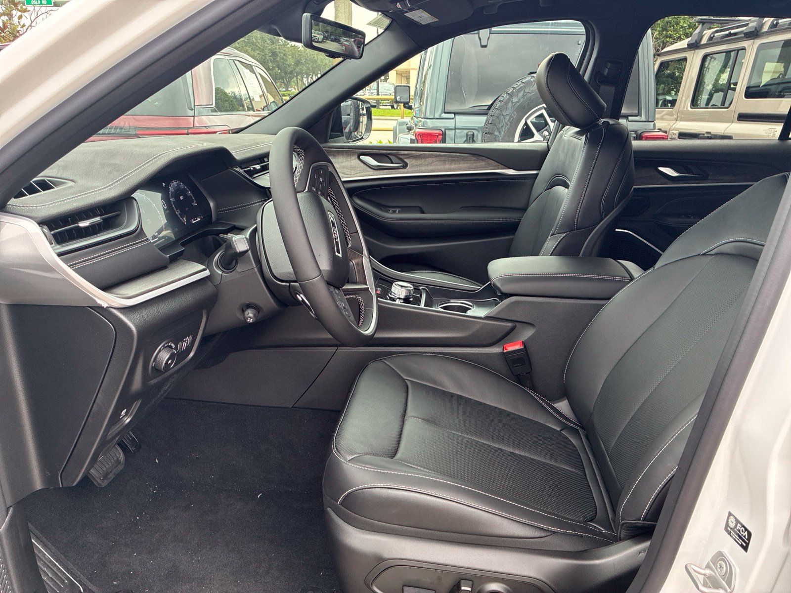 New 2027 Jeep Grand Cherokee Limited AWD/4WD image 9