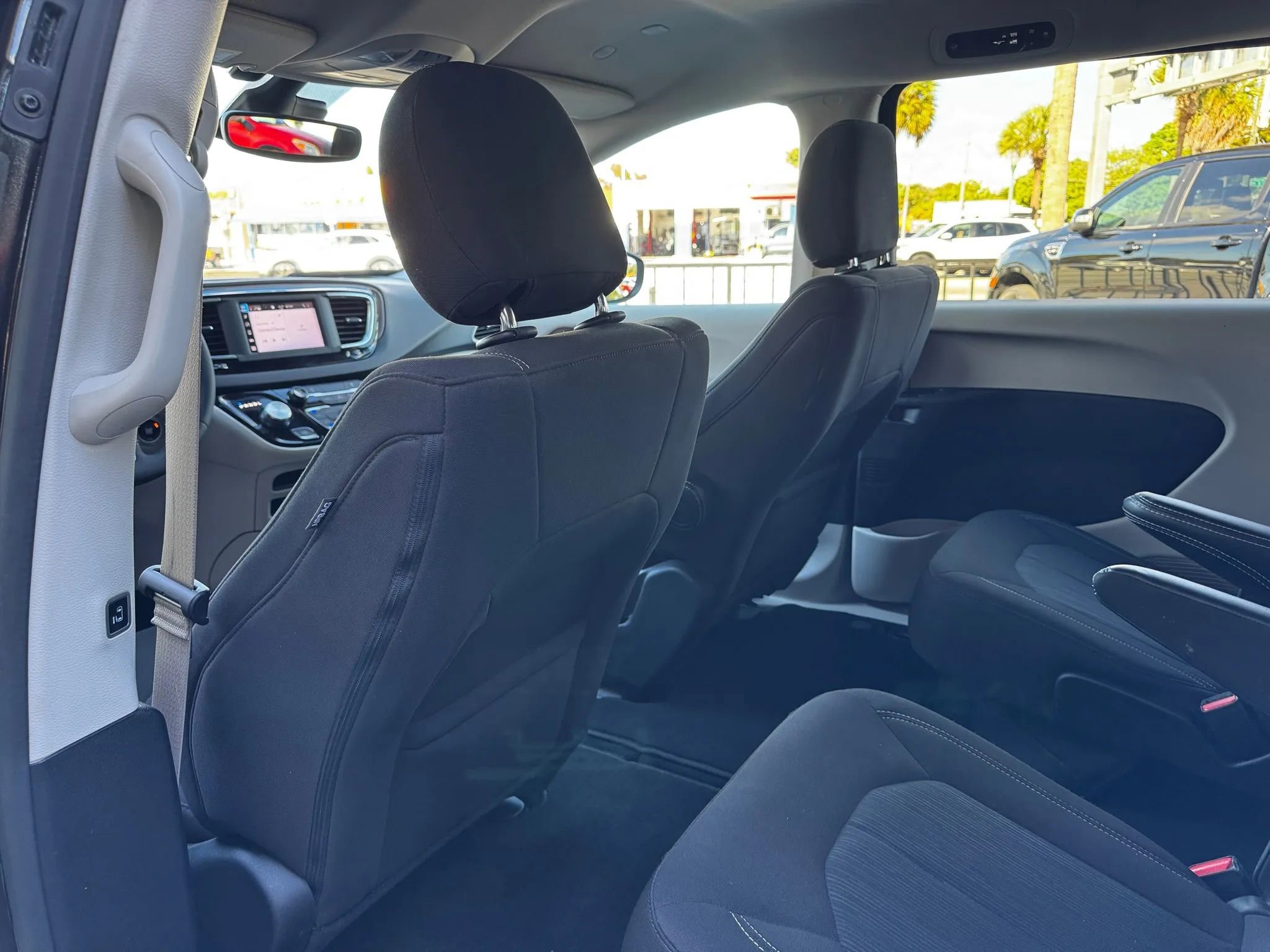 Used 2024 Chrysler Voyager LX FWD image 23