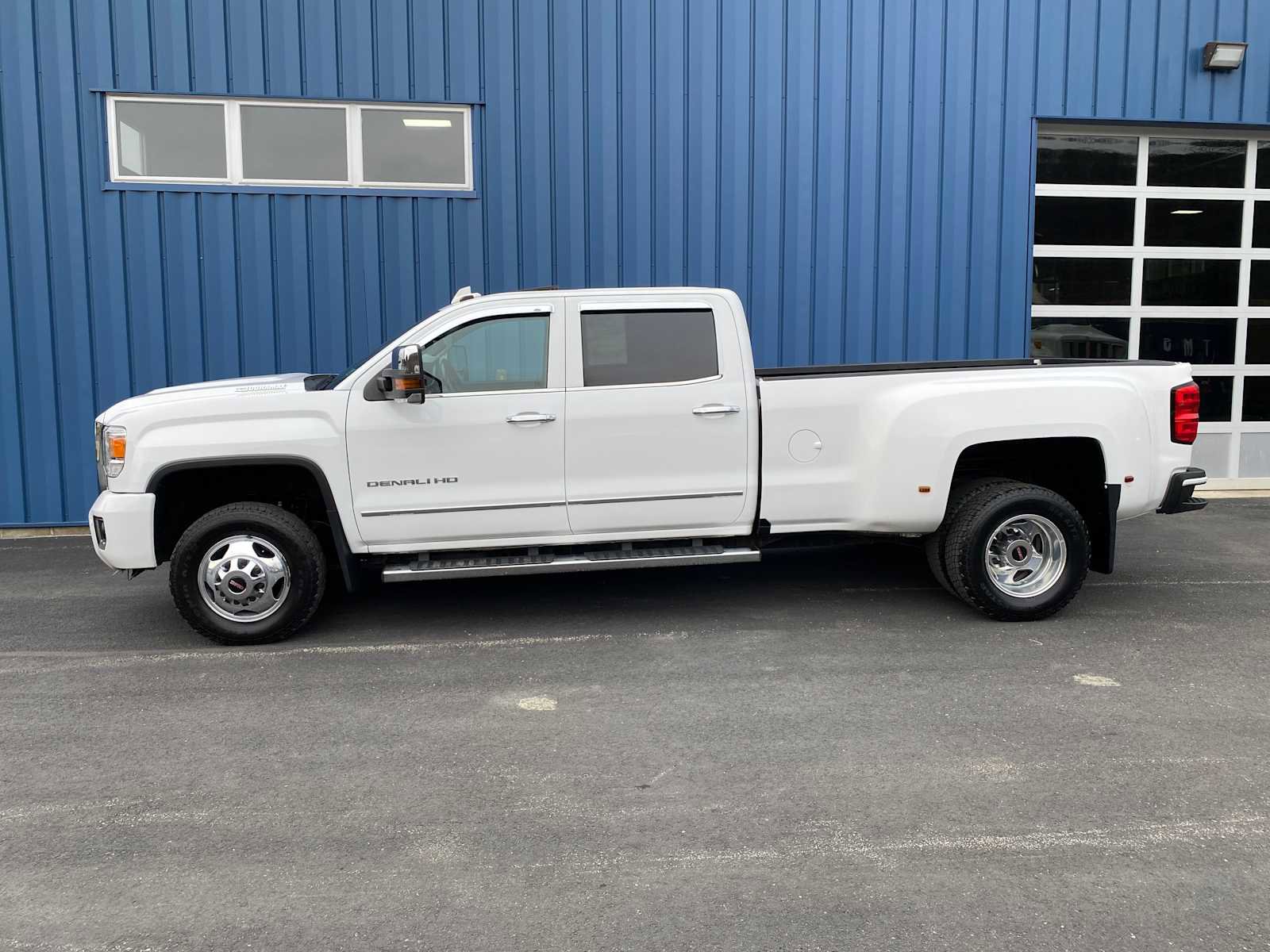 Used 2017 GMC Sierra 3500 Denali w/ Duramax Plus Package image 13