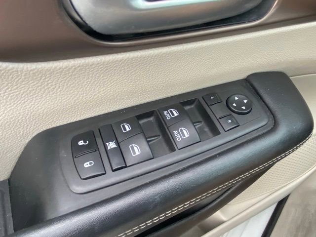Used 2022 Chrysler Voyager LX FWD image 18
