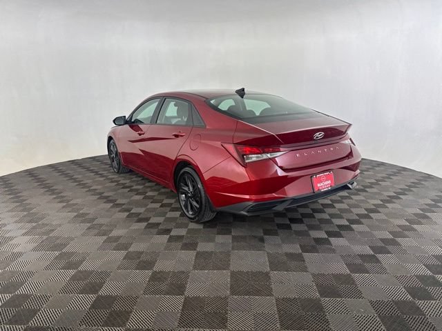 Used 2023 Hyundai Elantra SEL w/ Winter Weather Package FWD image 10