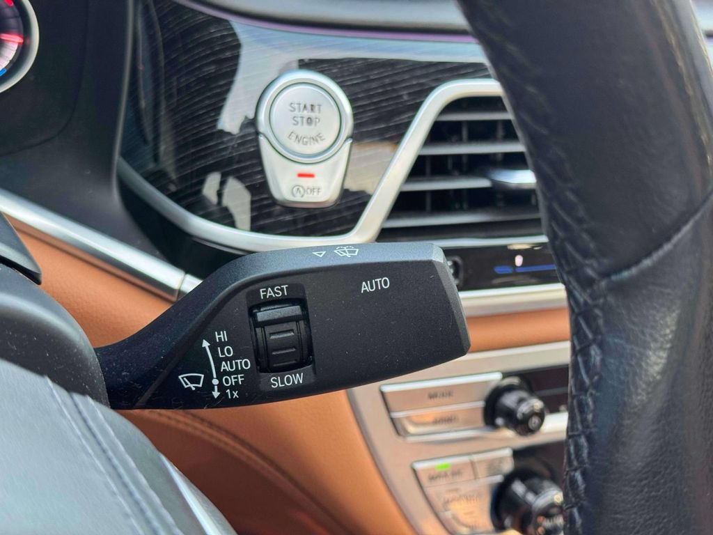Used 2019 BMW 750i xDrive w/ Executive Package AWD/4WD image 27