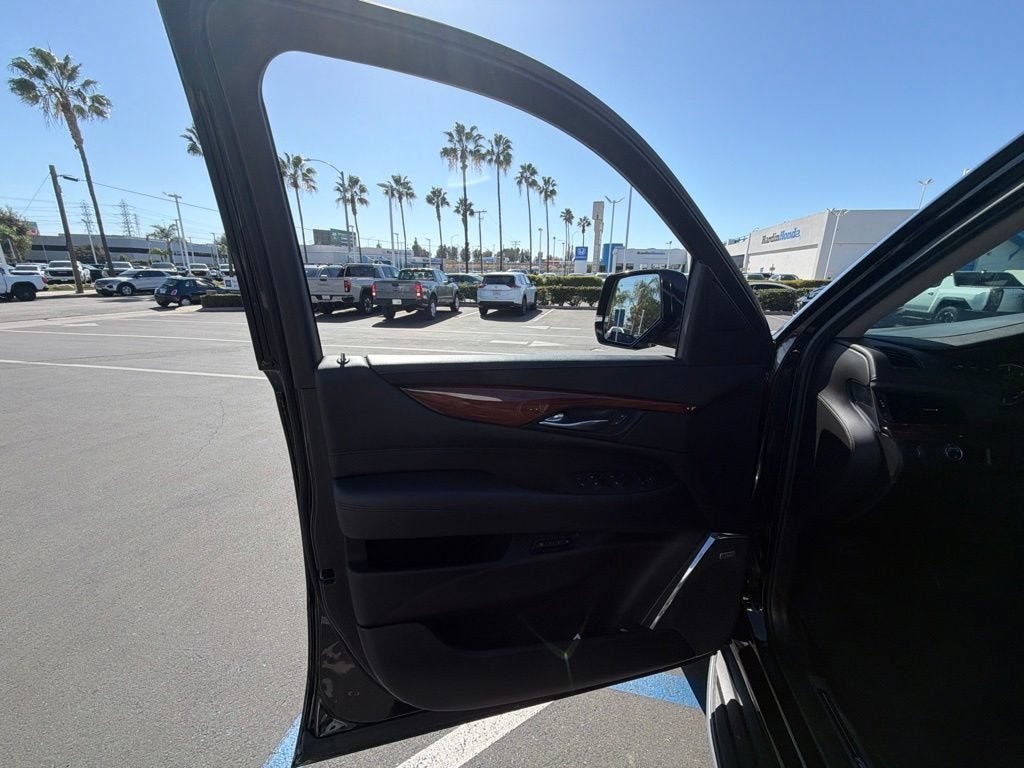 Used 2015 Cadillac Escalade ESV Luxury RWD image 19