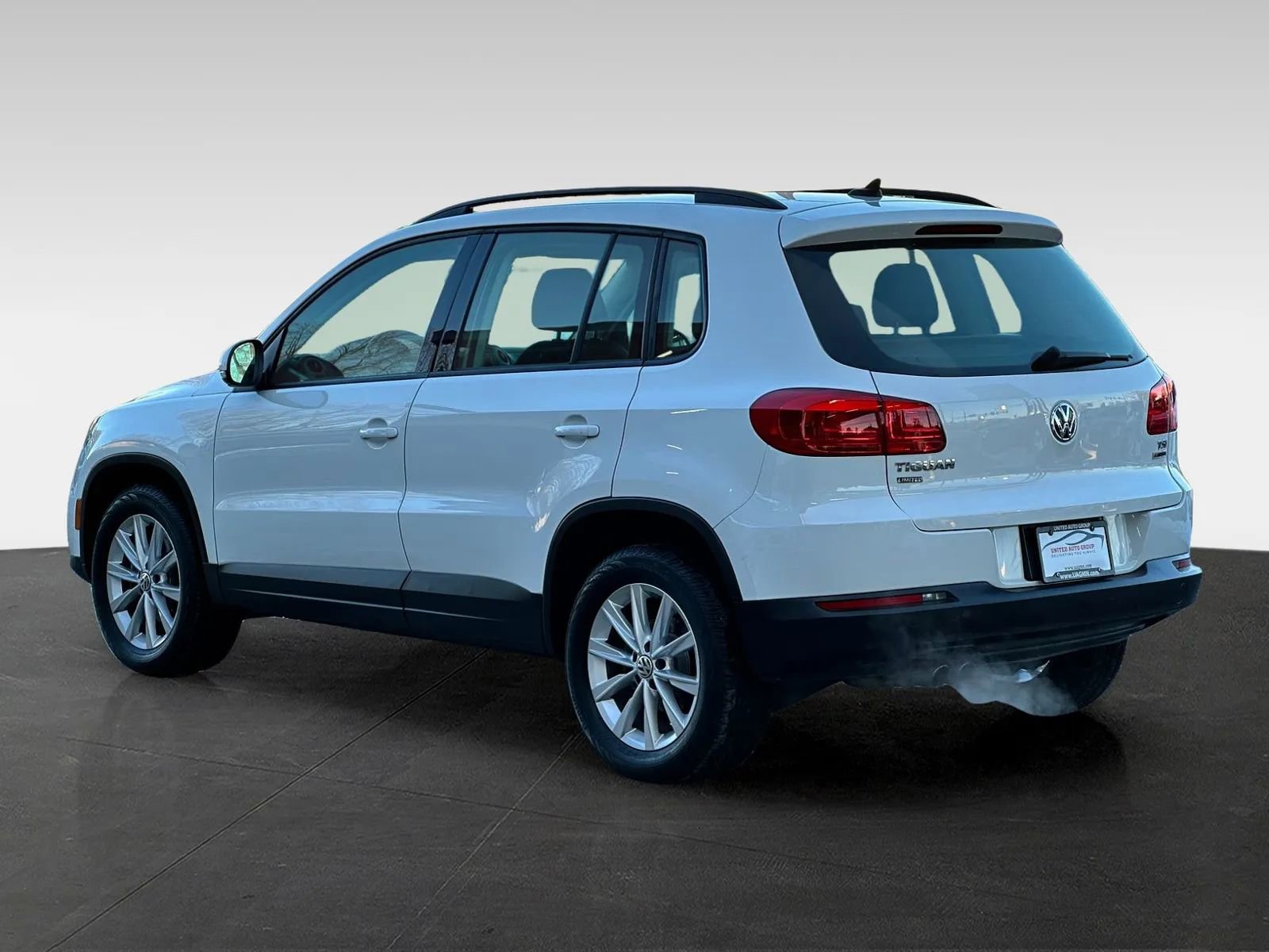 Used 2017 Volkswagen Tiguan Limited w/ Premium Package image 5