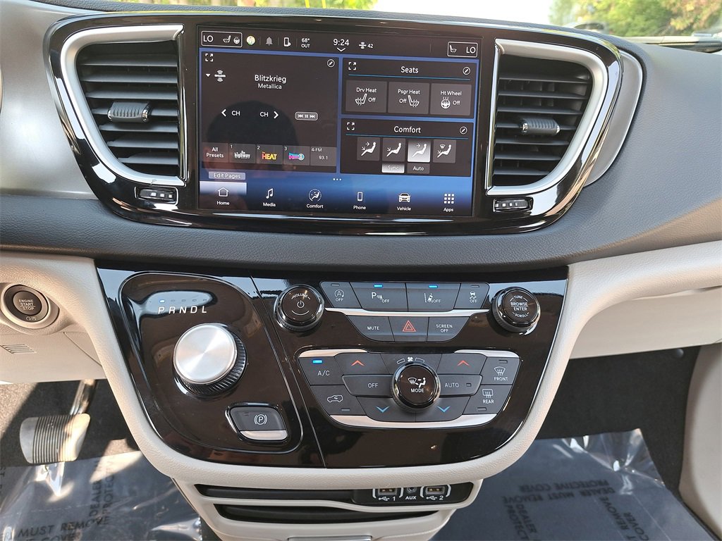 Used 2024 Chrysler Pacifica Touring-L image 20