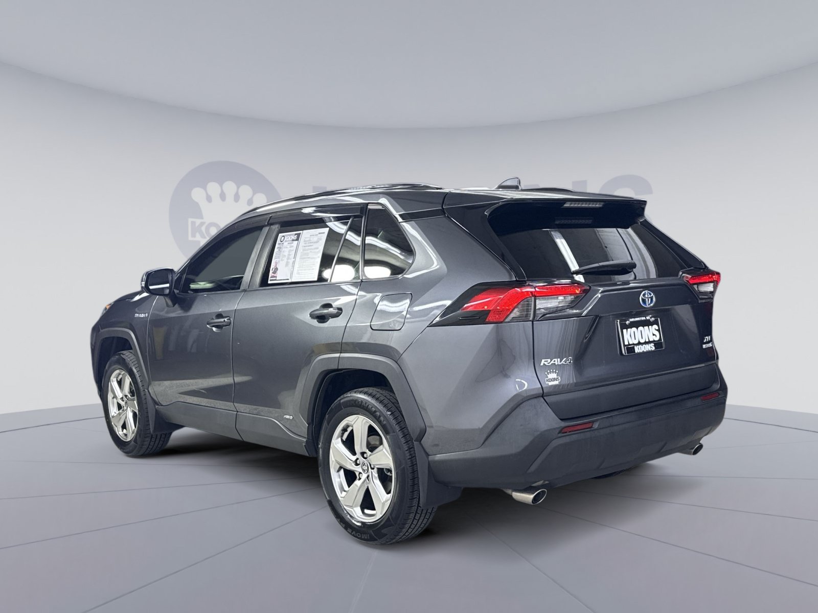 Used 2021 Toyota RAV4 XLE Premium AWD/4WD image 18