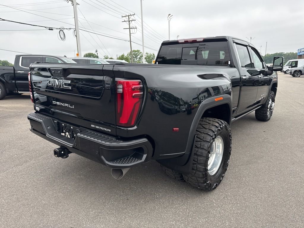 Used 2024 GMC Sierra 3500 Denali Ultimate AWD/4WD image 5