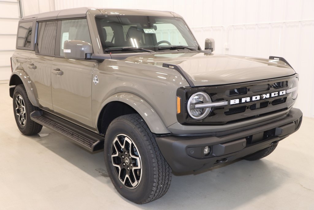 New 2025 Ford Bronco Outer Banks image 2
