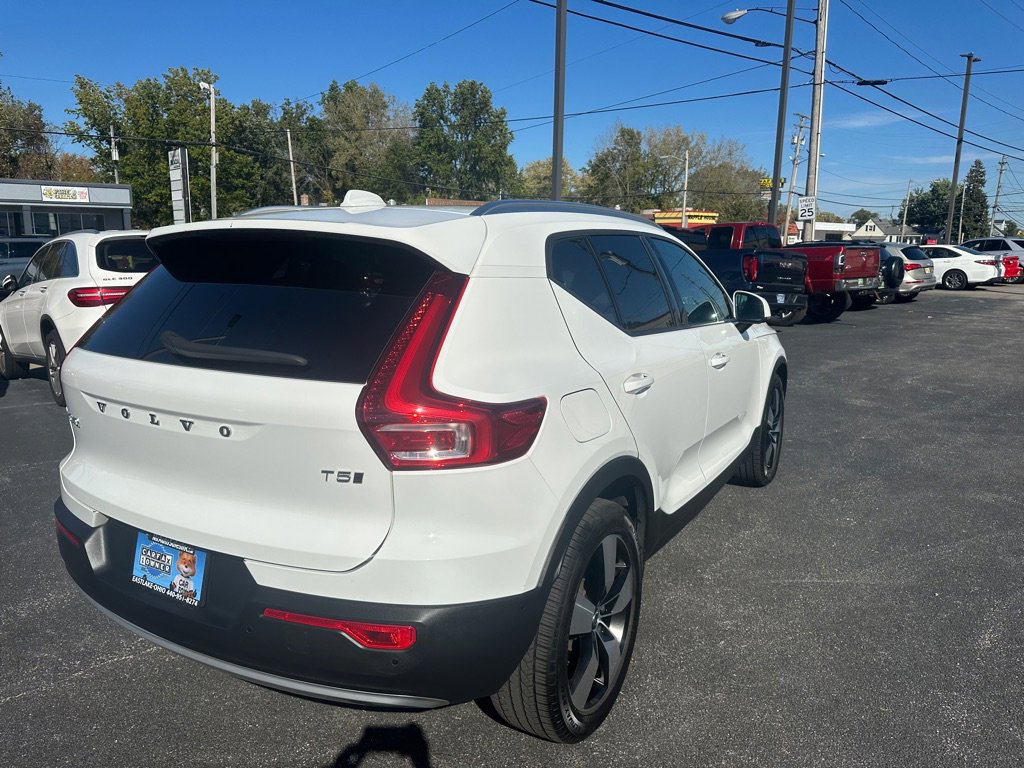 Used 2019 Volvo XC40 T5 Momentum image 6