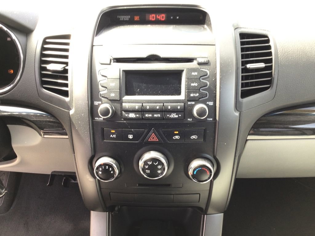 Used 2013 Kia Sorento LX w/ Third Row Pkg image 23