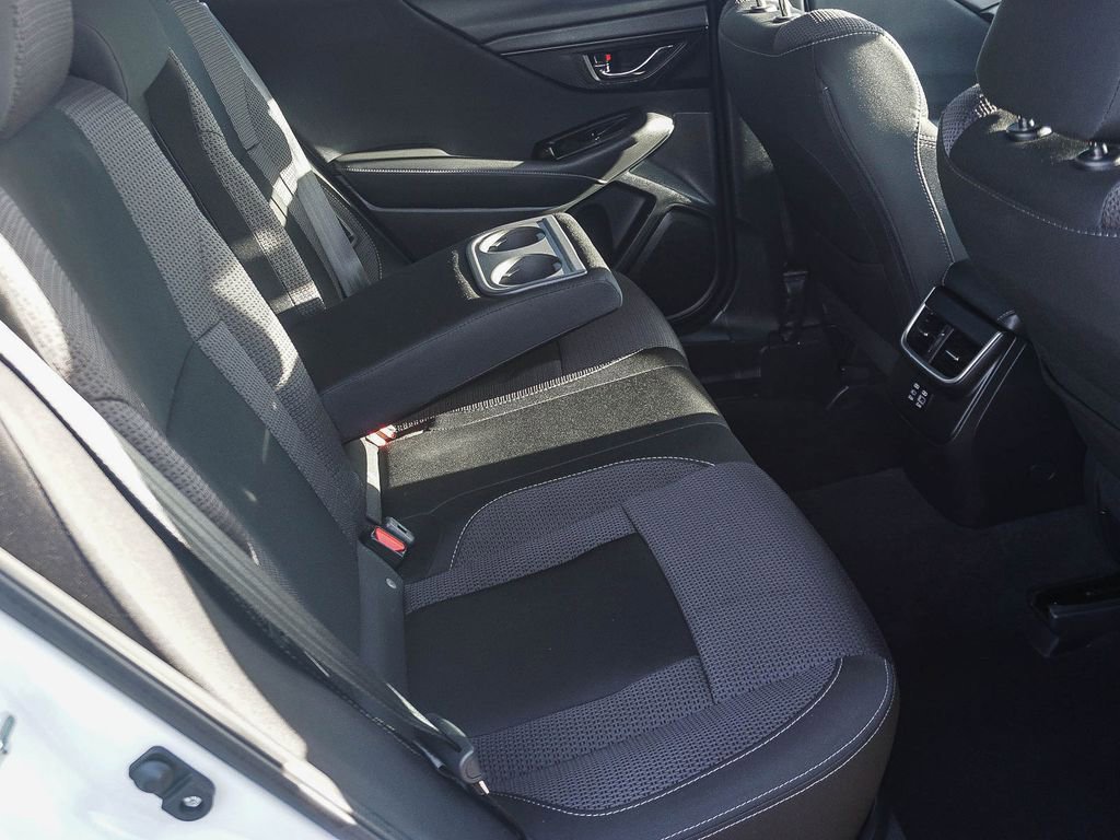Used 2025 Subaru Outback Premium AWD/4WD image 13