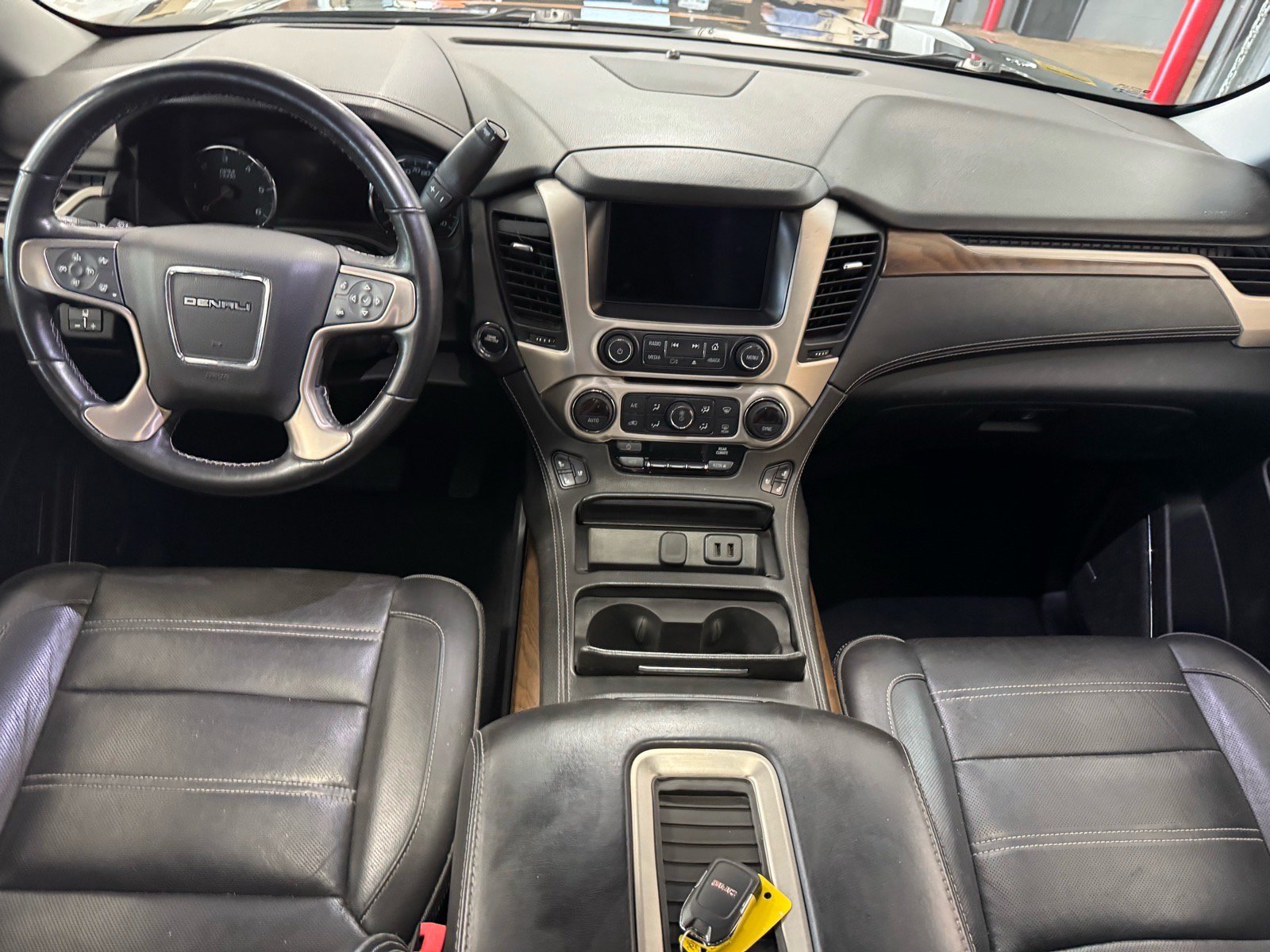 Used 2019 GMC Yukon Denali w/ Denali Ultimate Package AWD/4WD image 17