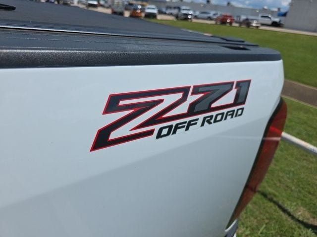 Used 2021 Chevrolet Colorado Z71 w/ Safety Package AWD/4WD image 13