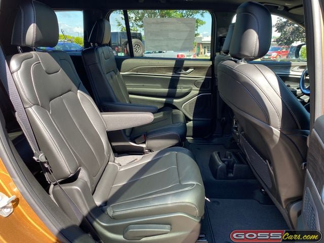 New 2026 Jeep Grand Cherokee L Limited w/ Limited Altitude Package AWD/4WD image 8