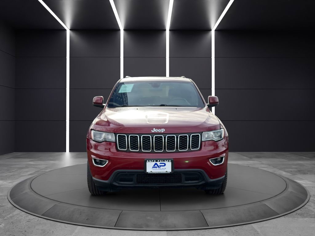 Used 2021 Jeep Grand Cherokee Laredo image 2