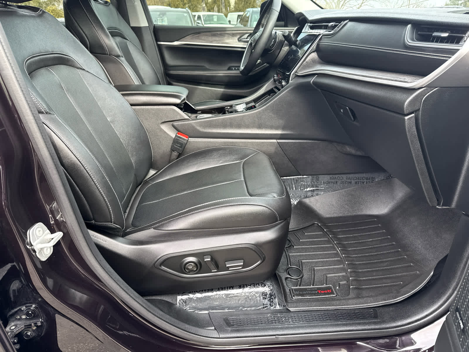 Used 2023 Jeep Grand Cherokee L Limited w/ Luxury Tech Group II image 12