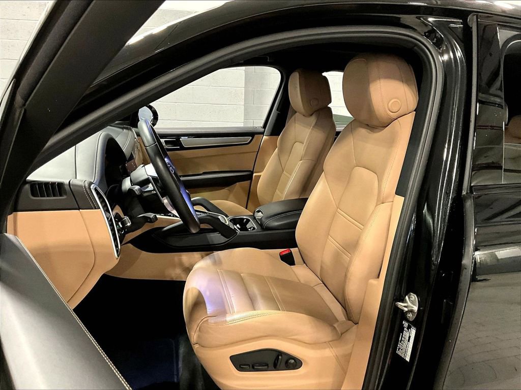 Certified 2023 Porsche Cayenne Platinum Edition AWD/4WD image 5