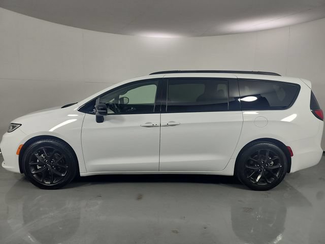 Used 2025 Chrysler Pacifica Limited FWD image 31