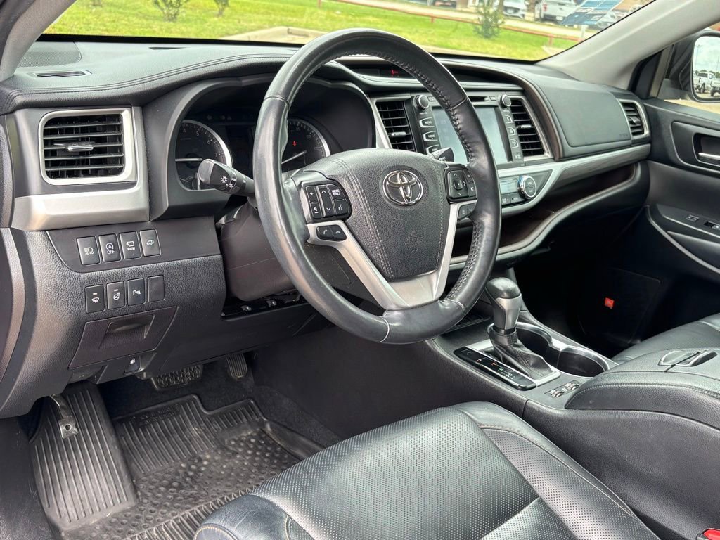 Used 2019 Toyota Highlander Limited Platinum FWD image 12