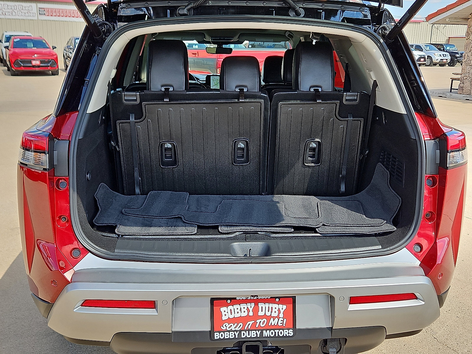 Used 2025 Nissan Pathfinder Platinum image 7