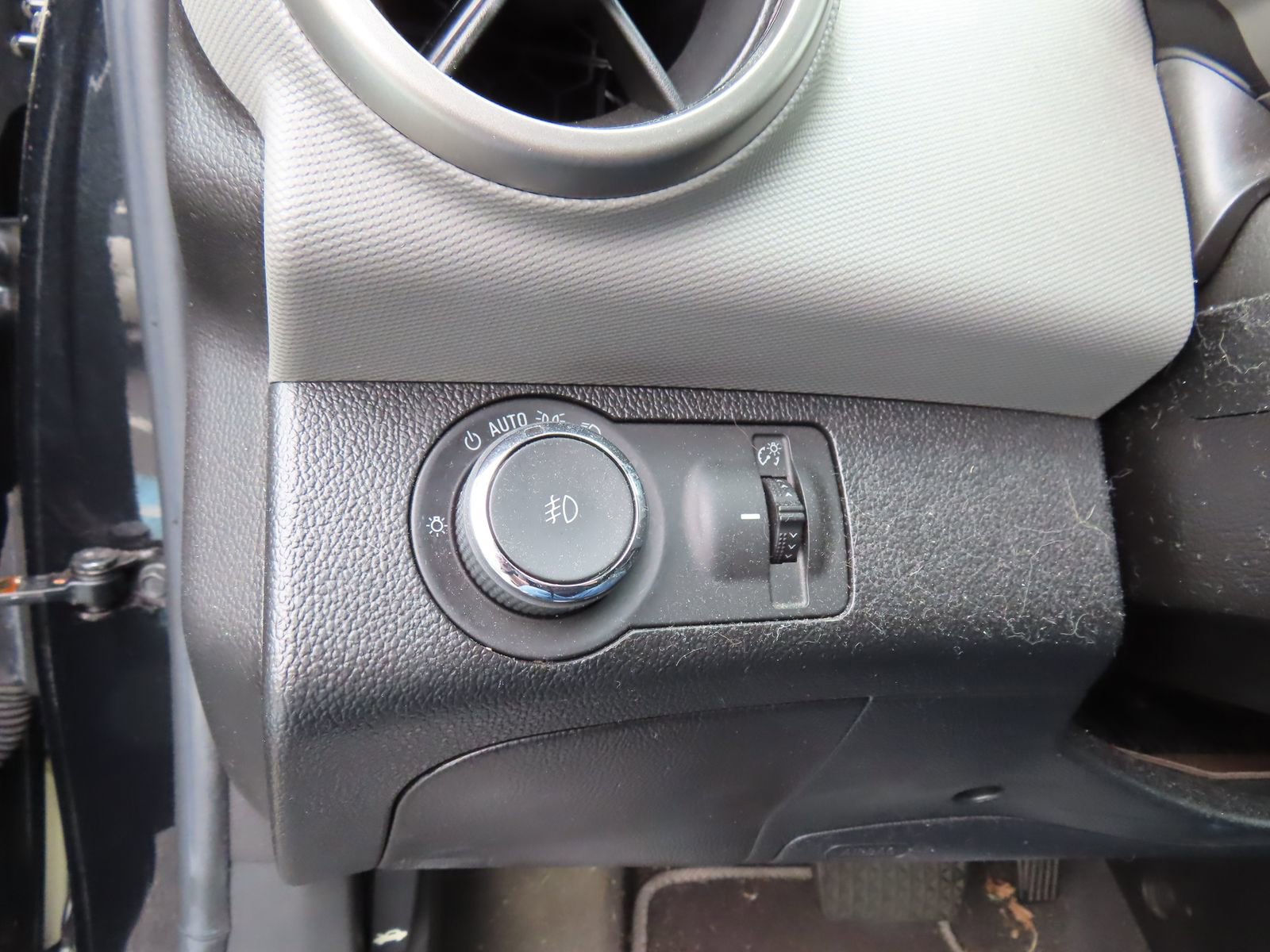 Used 2013 Chevrolet Sonic LT w/ Wheels and Fog Lamp Package FWD image 13
