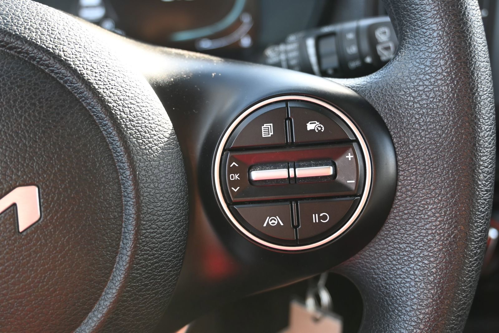 Used 2025 Kia Soul LX w/ LX Technology Package image 12