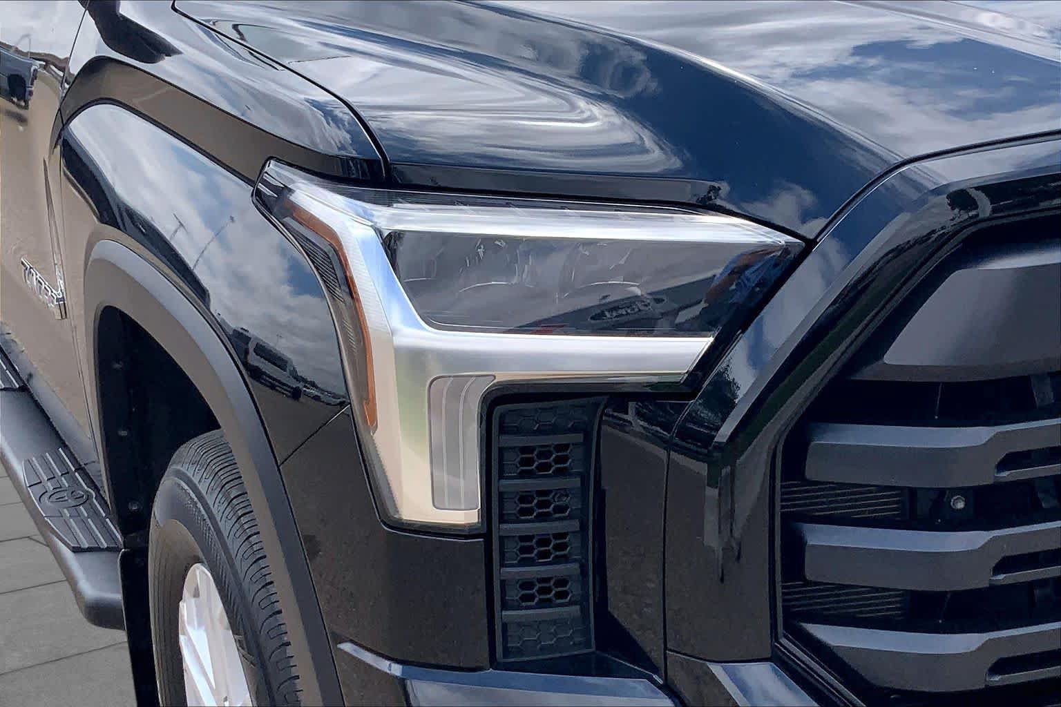 Used 2024 Toyota Tundra SR5 AWD/4WD image 27