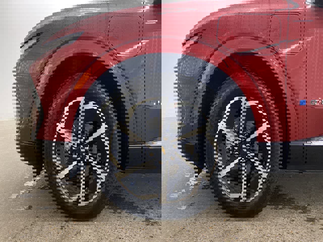 Used 2025 Chevrolet Equinox EV LT w/ Convenience Package image 11