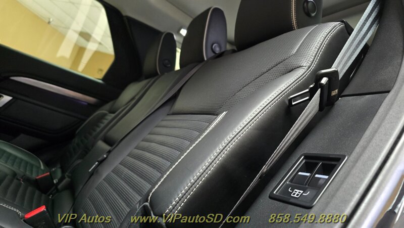 Used 2017 Land Rover Discovery First Edition AWD/4WD image 38