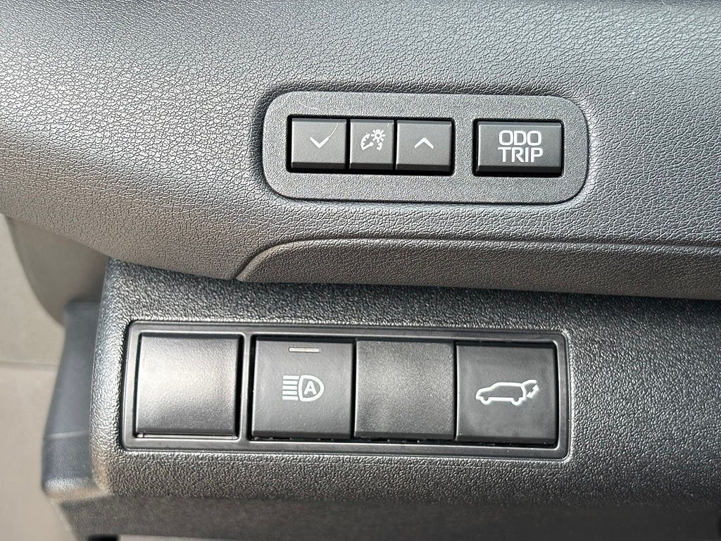 Used 2026 Toyota C-HR AWD/4WD image 27
