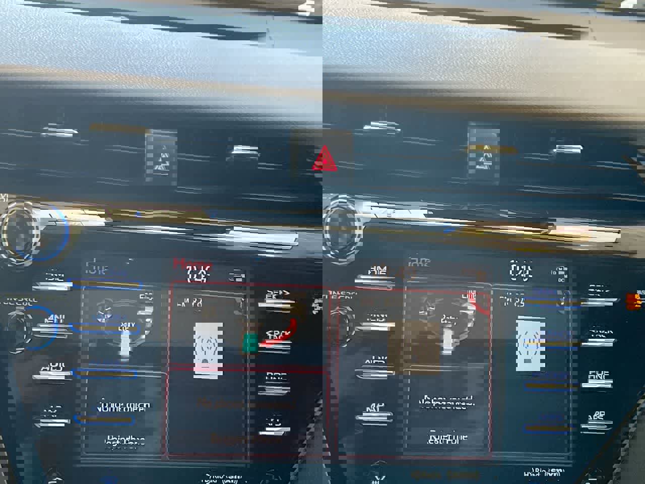 Used 2020 Toyota Camry SE w/ Sunroof Package image 16