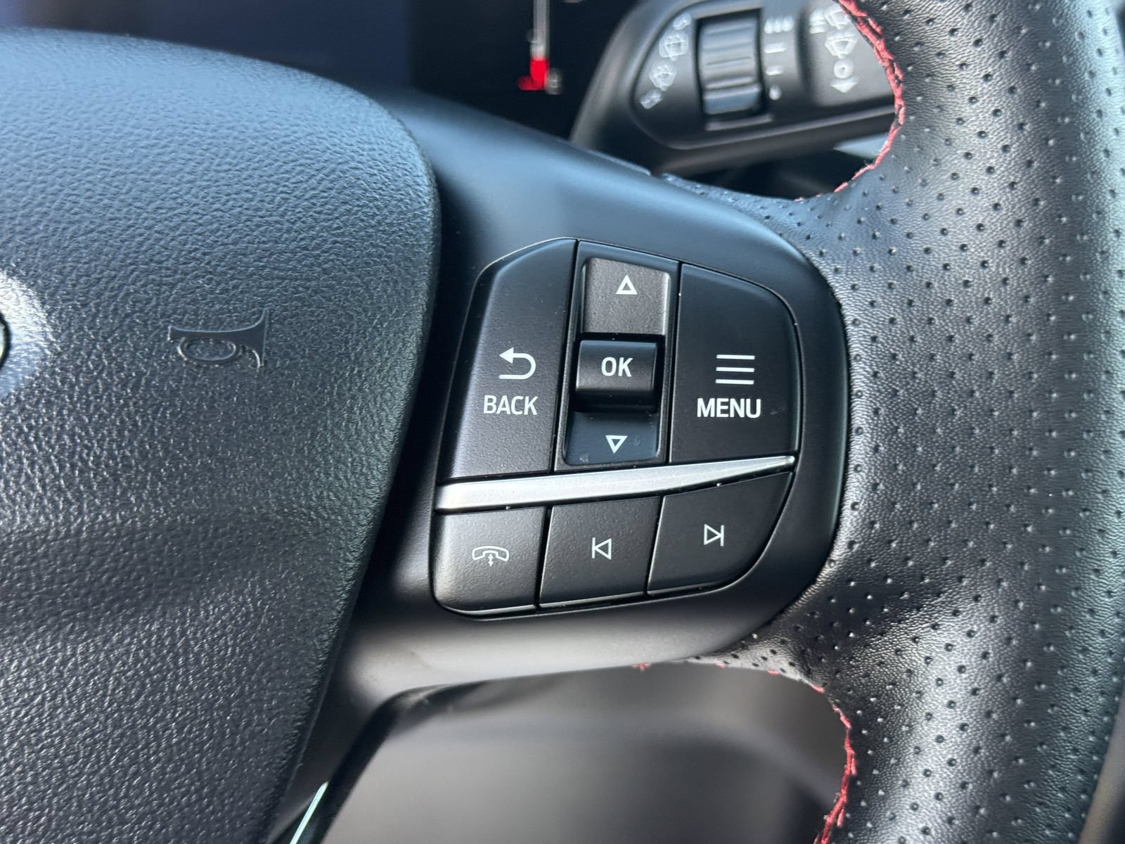 Used 2025 Ford Escape ST-Line Select AWD/4WD image 26