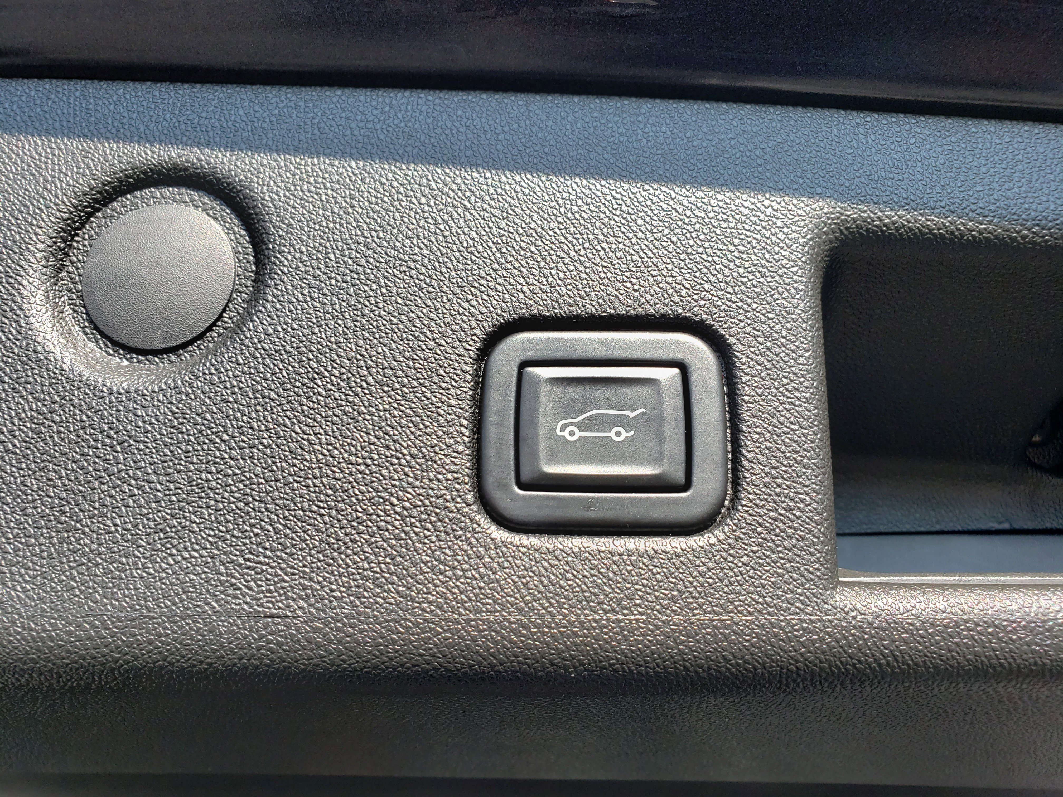 Used 2022 Chevrolet Equinox LT w/ Driver Convenience Package image 12