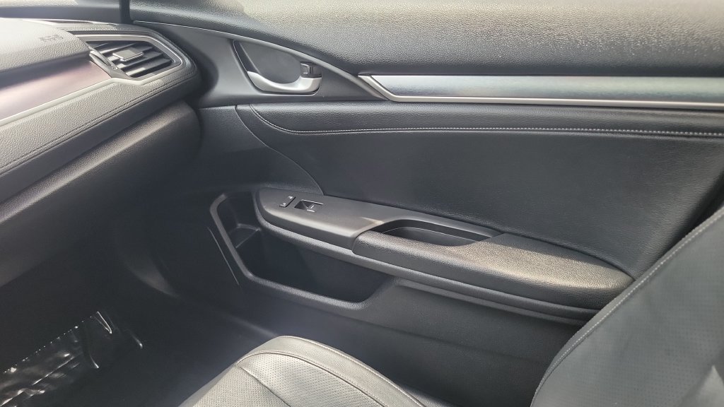 Used 2018 Honda Civic Touring image 13