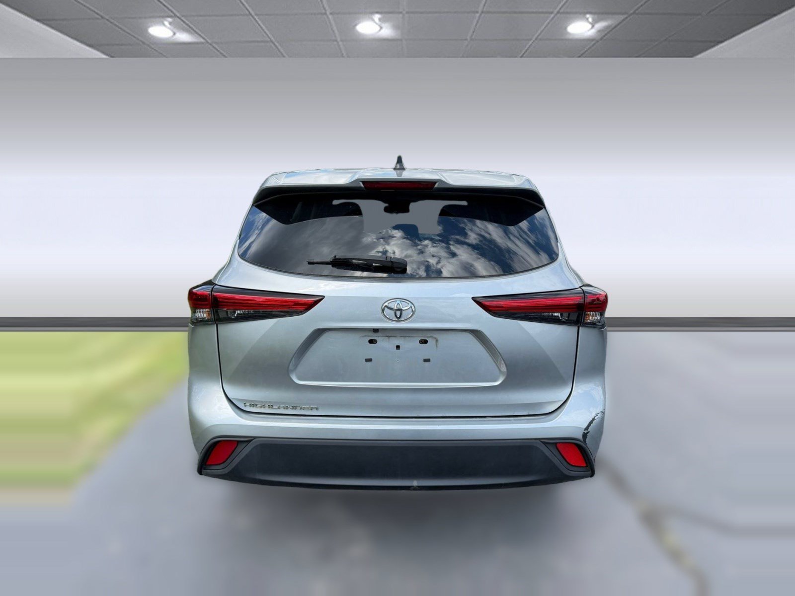 Used 2023 Toyota Highlander L FWD image 8