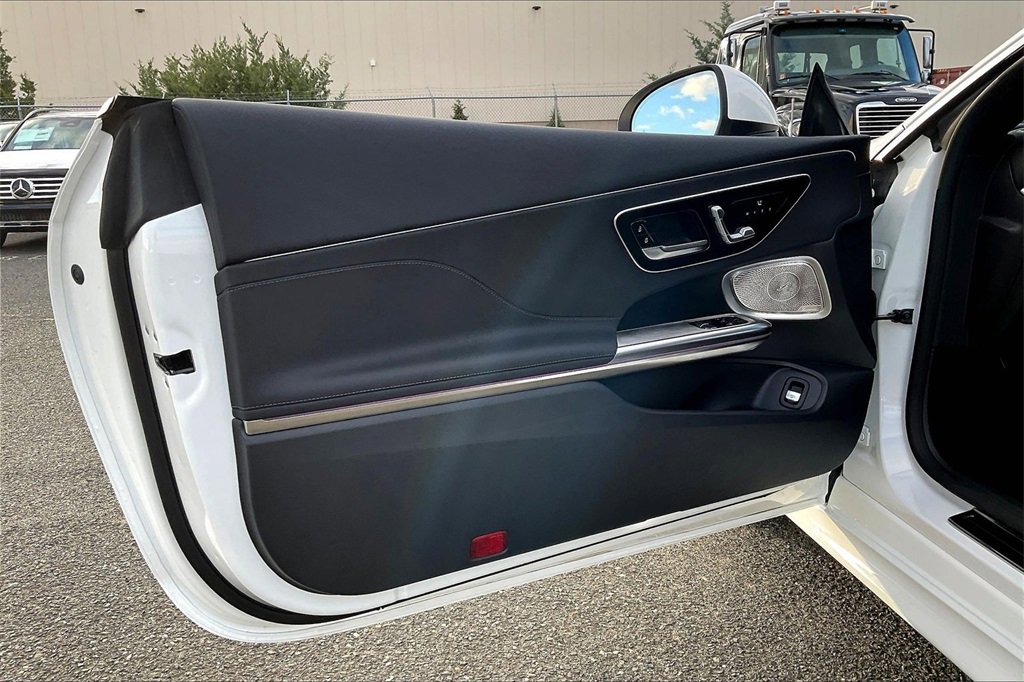 Used 2025 Mercedes-Benz CLE 300 4MATIC Coupe image 13