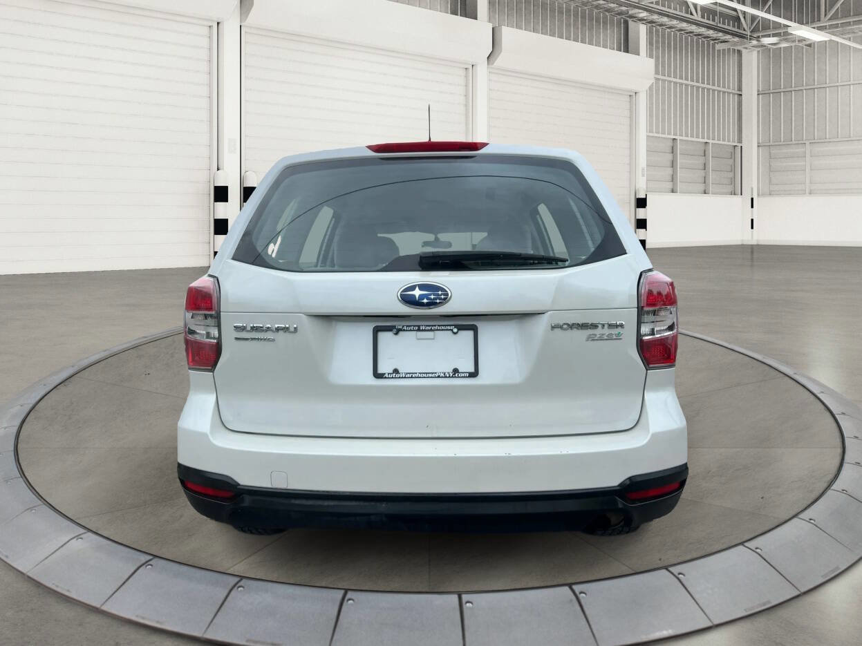 Used 2014 Subaru Forester 2.5i AWD/4WD image 4