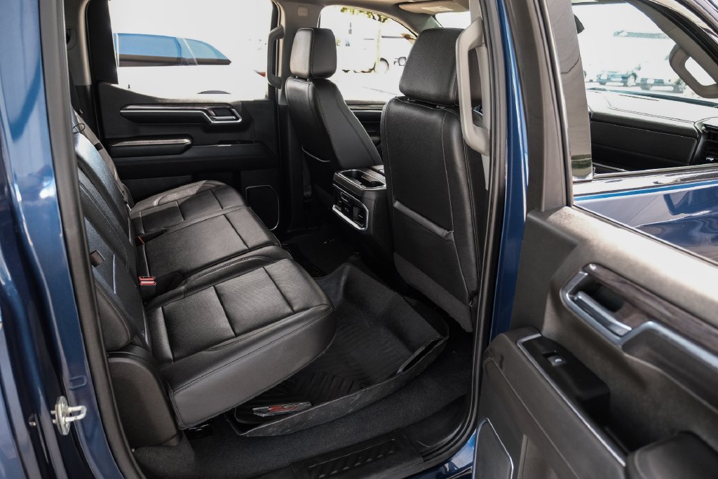 Used 2022 Chevrolet Silverado 1500 LTZ w/ Technology Package AWD/4WD image 42