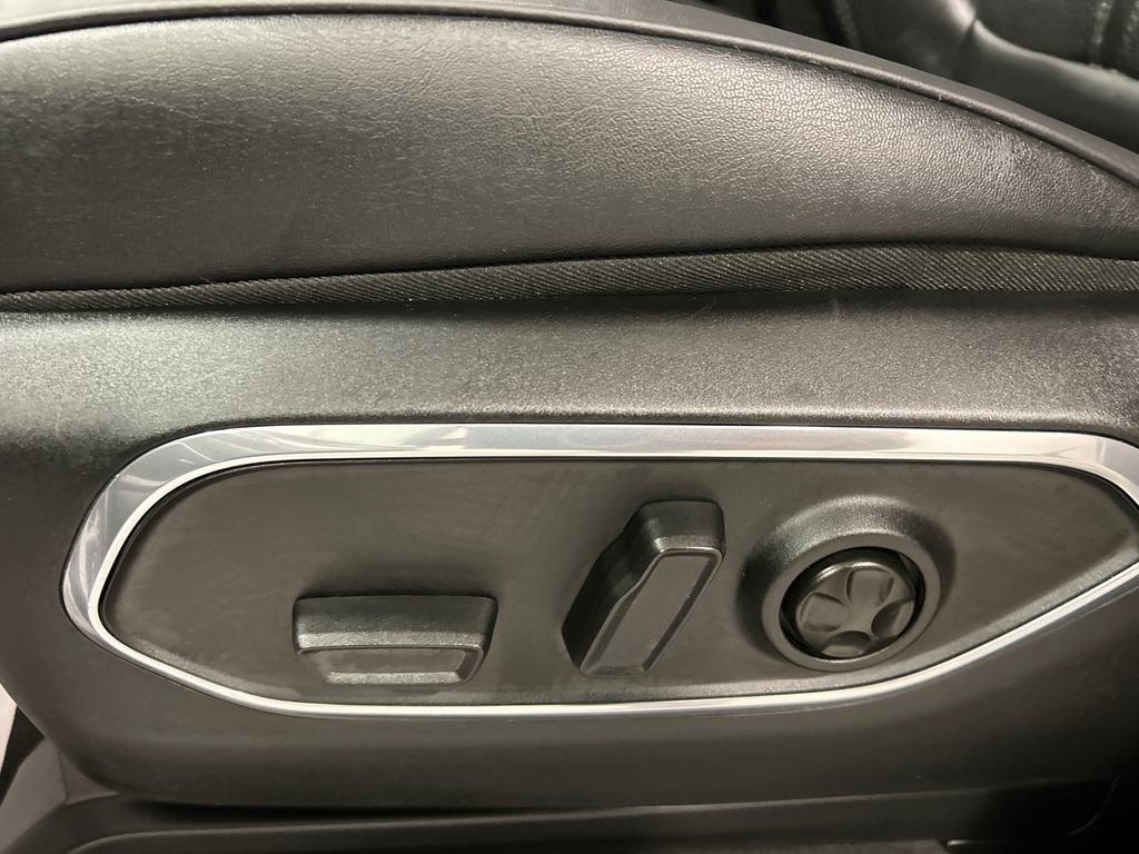 Used 2023 Jeep Wagoneer 4WD w/ Convenience Group I image 18