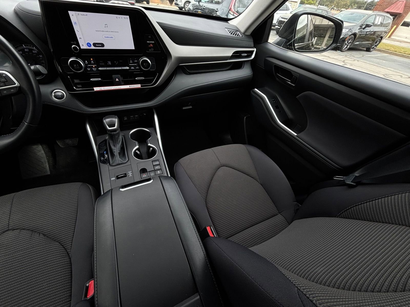 Used 2025 Toyota Highlander LE image 42