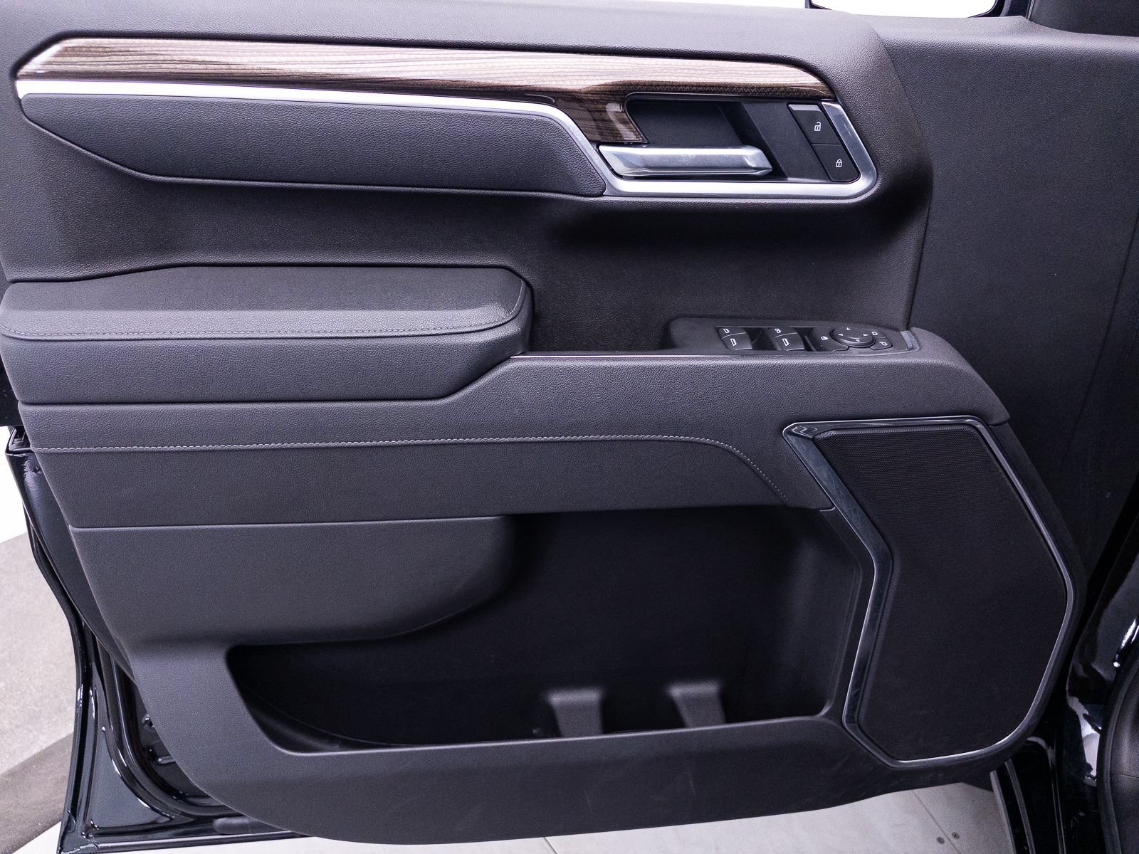 Used 2025 Chevrolet Silverado 1500 RST AWD/4WD image 19