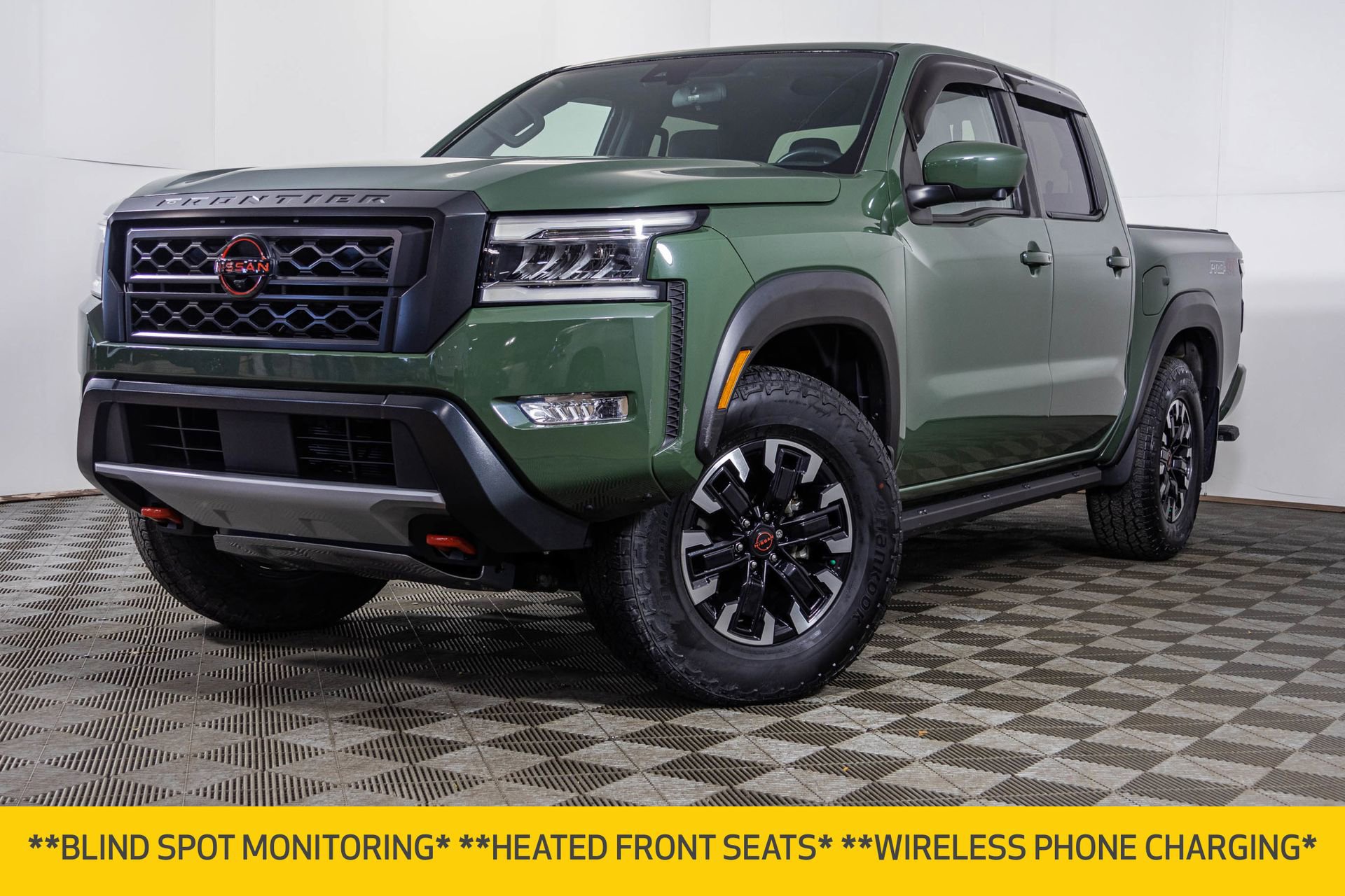 Used 2023 Nissan Frontier PRO-4X w/ Pro Convenience Package image 2