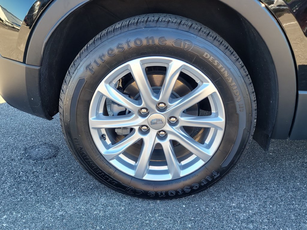 Used 2023 Cadillac XT4 Luxury w/ Cold Weather Package AWD/4WD image 5
