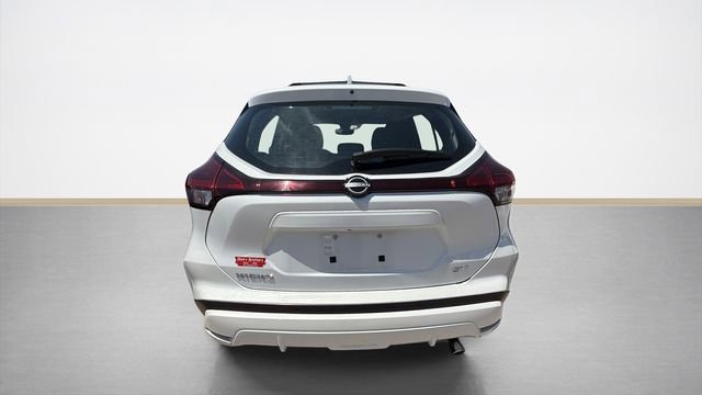 Used 2023 Nissan Kicks SV w/ Interior Electronics Package FWD image 5
