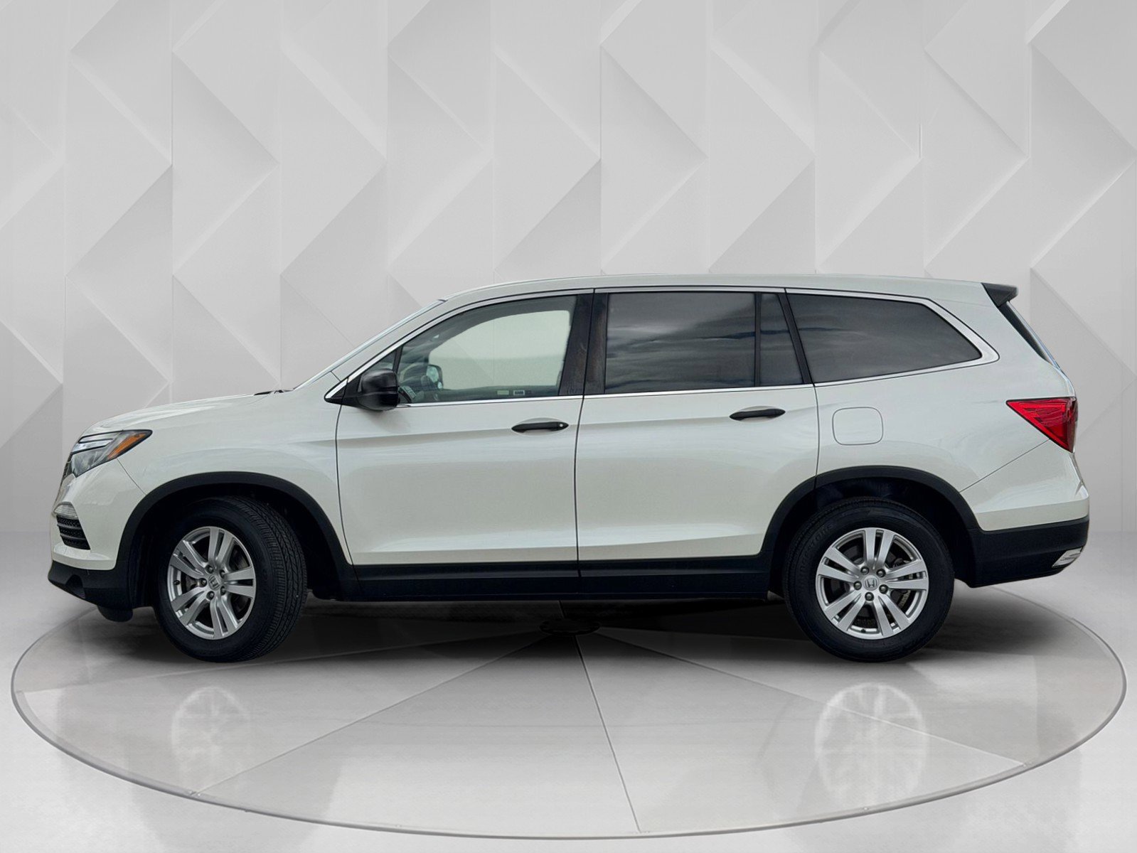 Used 2017 Honda Pilot LX image 2