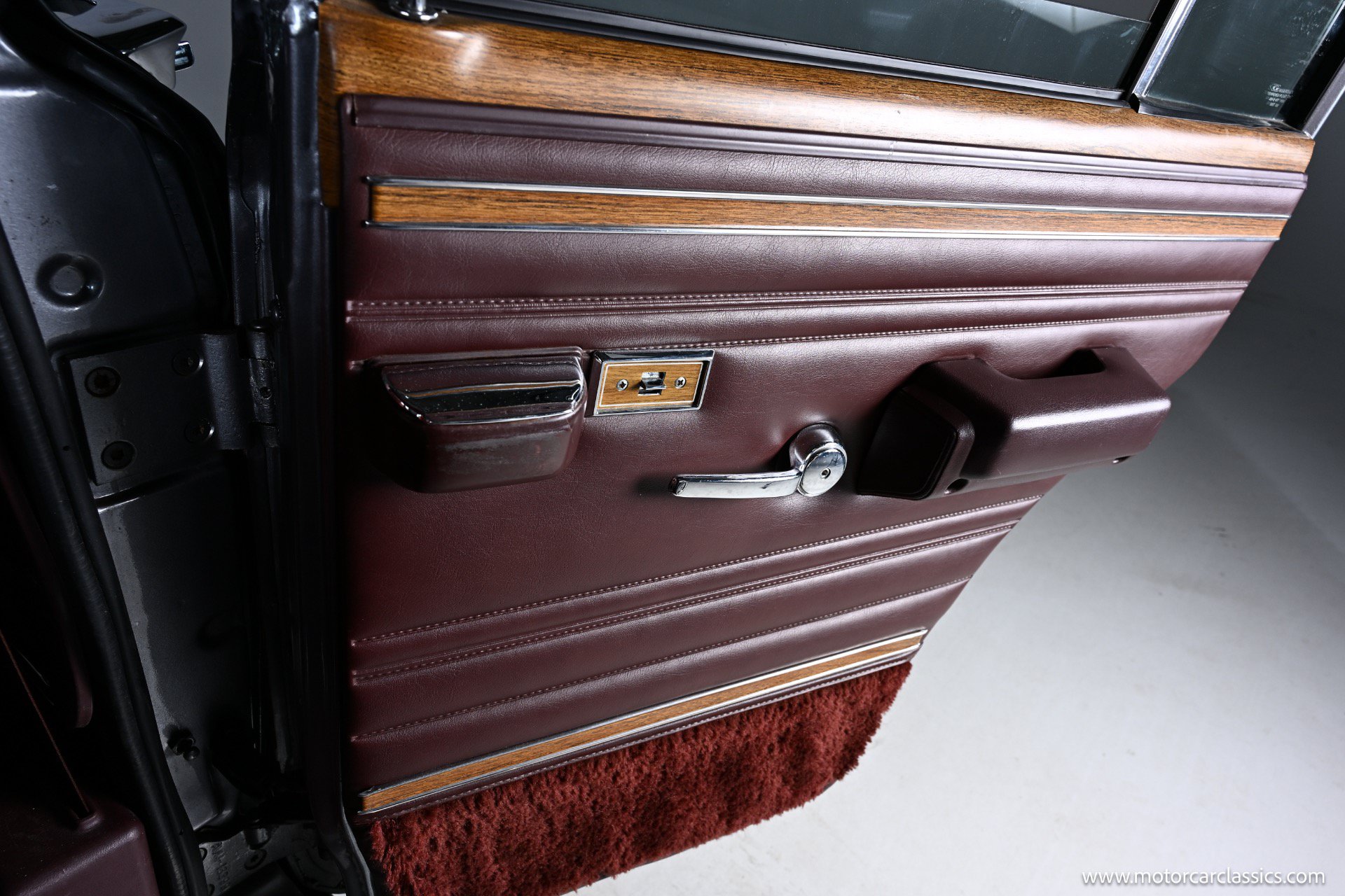 Used 1991 Jeep Grand Wagoneer AWD/4WD image 30