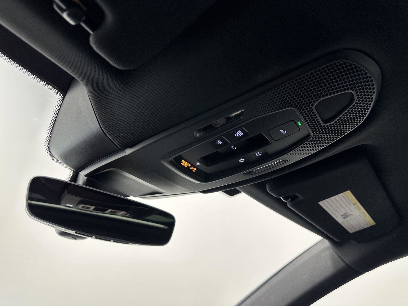 Used 2025 Porsche Panamera 4 image 32